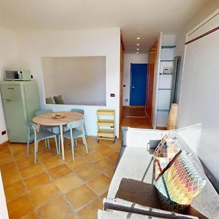109rdlc - Agreable Petit 2 Pieces Climatise Avec Vue Panoramique En Plein Coeur De La Vieille De Appartement Menton